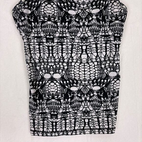 Lululemon Black & White Patterned Power Y Tank Top Size 8 - Picture 3 of 12
